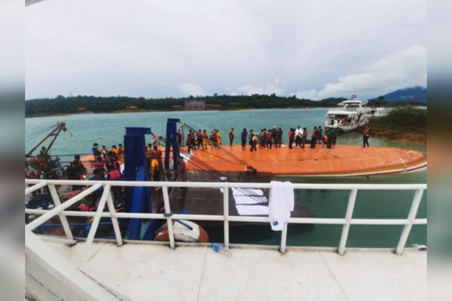 Laos Assistance Rescues Boat Capsize Victims with Vientiane Rescue Team